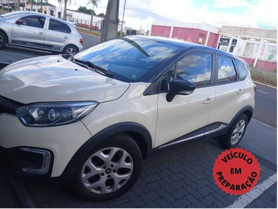 RENAULT CAPTUR 1.6 16V SCE FLEX LIFE X-TRONIC RENAULT CAPTUR 1.6 16V SCE FLEX LIFE X-TRONIC
